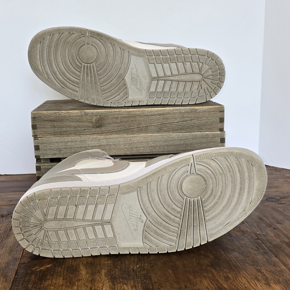 Nike Air Jordan 1 Mid Sneakers - Picture 5 of 8